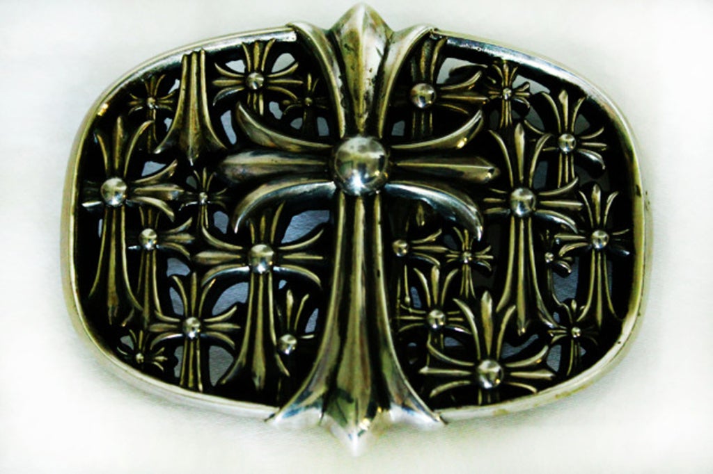 One of the newest buckle designs from Chrome Hearts. The oval shaped different size crosses works with pairing it on a plain belt or a more fancy styled belt. Whichever <br />
why you choose you can never go wrong. Partner it with a pair of jeans