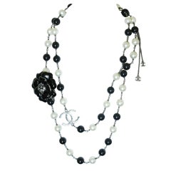 Chanel black and white pearl necklace