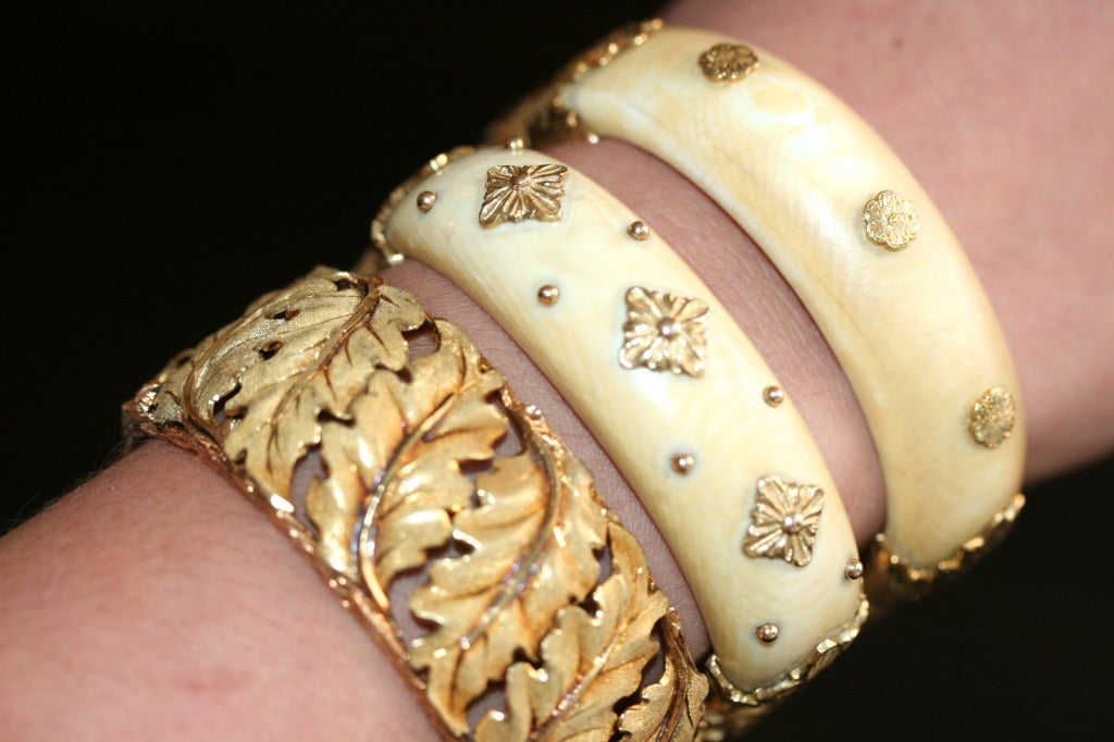 BUCCELLATI Pair of Ivory and Gold Bangle Bracelets 1