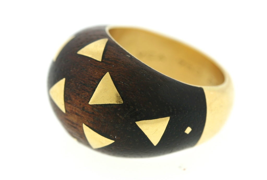 VAN CLEEF & ARPELS Wood and Gold Bombe Ring 1