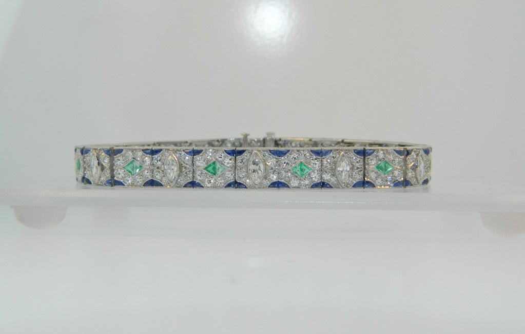 1920s Art Deco Diamond Sapphire Emerald Platinum Bracelet In Excellent Condition In Chicago, IL