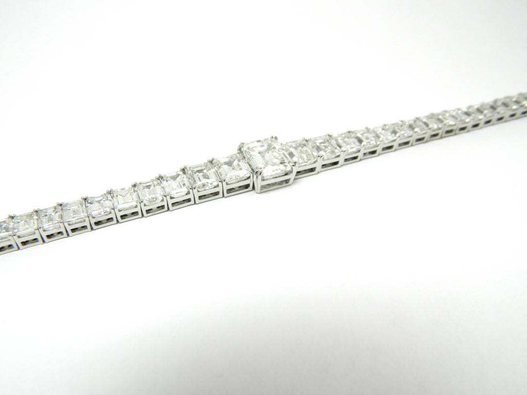 Important Emerald Cut Diamond Bracelet 1