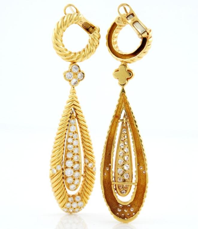 18kt yellow gold and diamonds dangle earrings, 1970's.