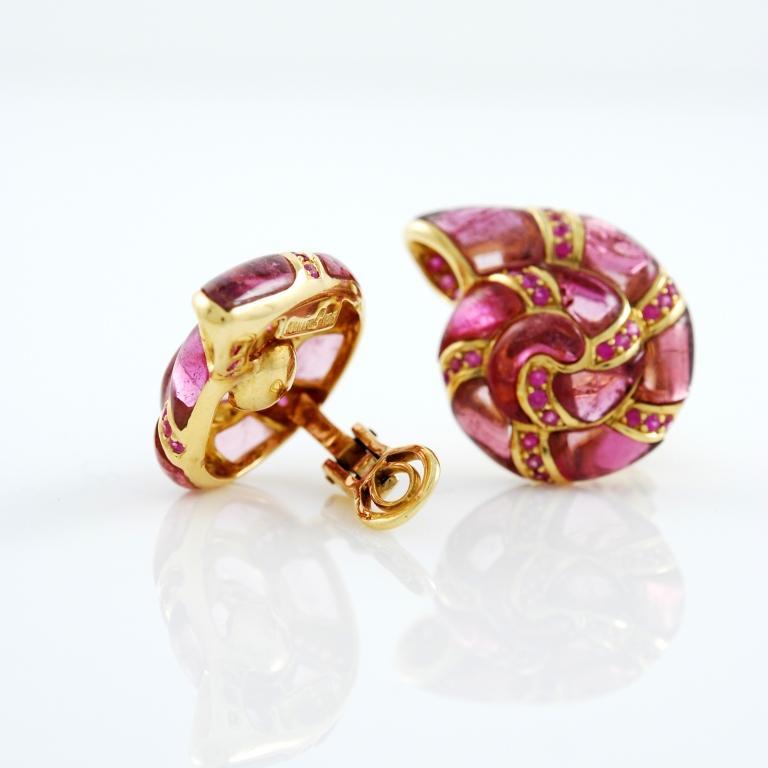 18kt yellow gold and pink tourmaline clip-on shell earrings.