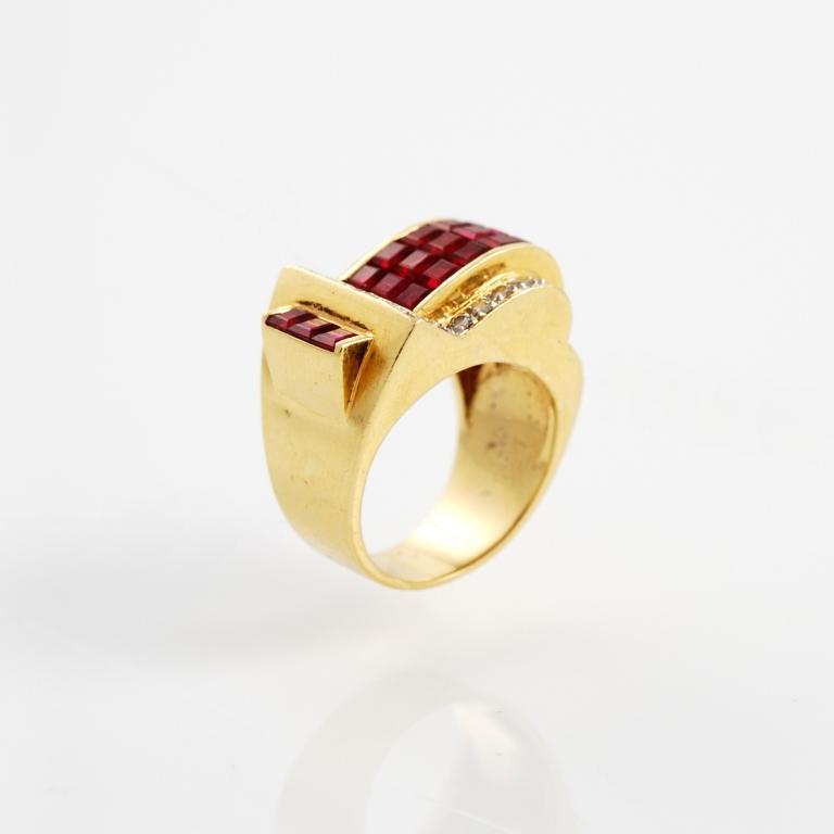18kt yellow ring featuring diamond and ruby, 1950's.