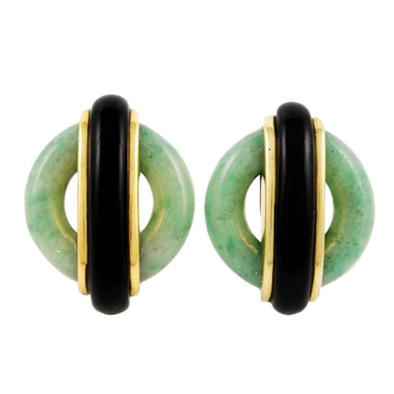 CARTIER - ALDO CIPULLO Jade Onyx and Gold Earclips For Sale