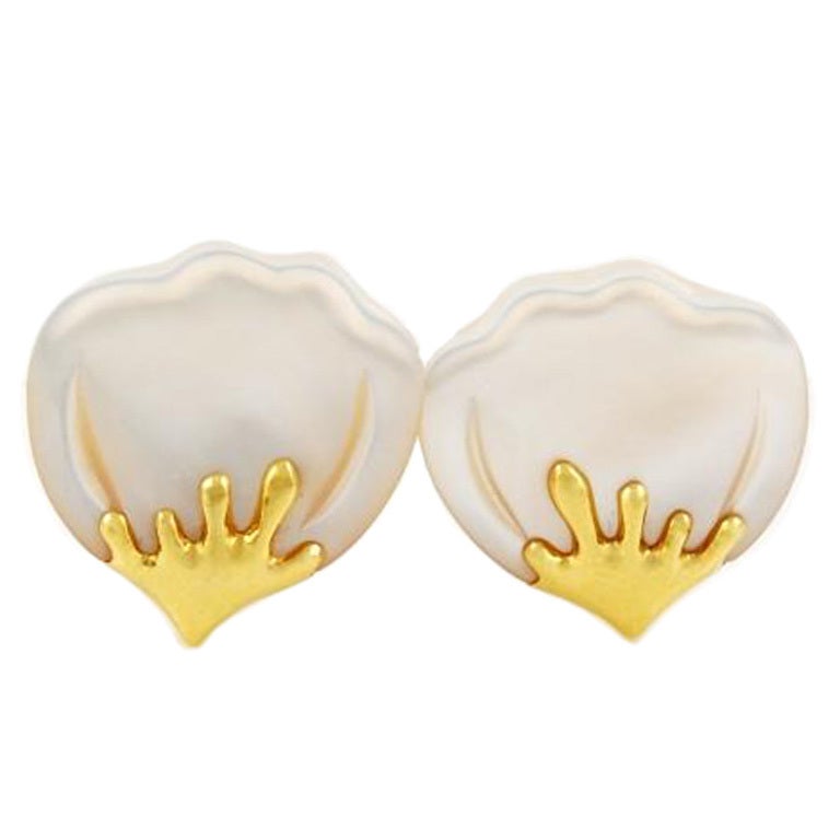TIFFANY & Co. Yellow gold and Mother-of-pearl Earclips