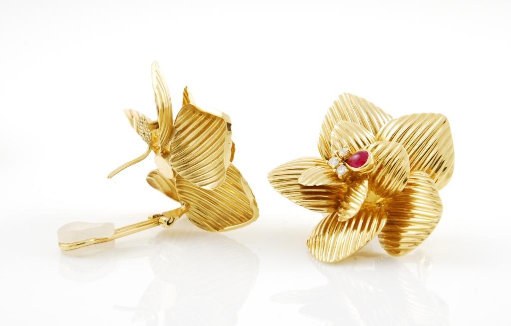 18kt yellow gold, diamond and ruby earrings and brooch handmade in Italy and signed Paolo Piovan.