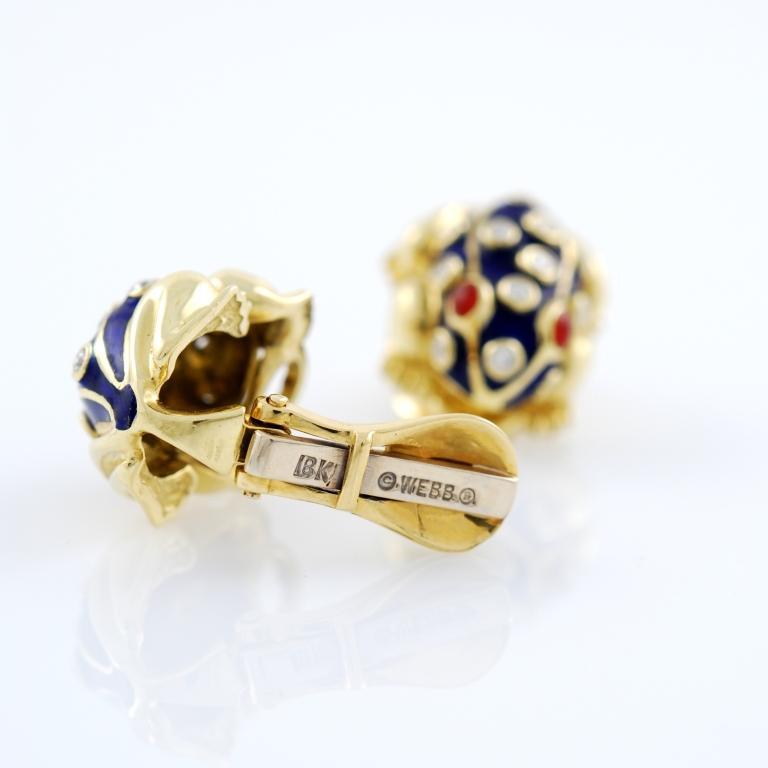 18kt yellow gold, blue enamel and diamonds  clip-on frog earrings, 1980's.
