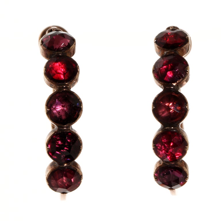 Perpignan garnet earrings set in 18k gold with back-to-front ear closure. 3/4