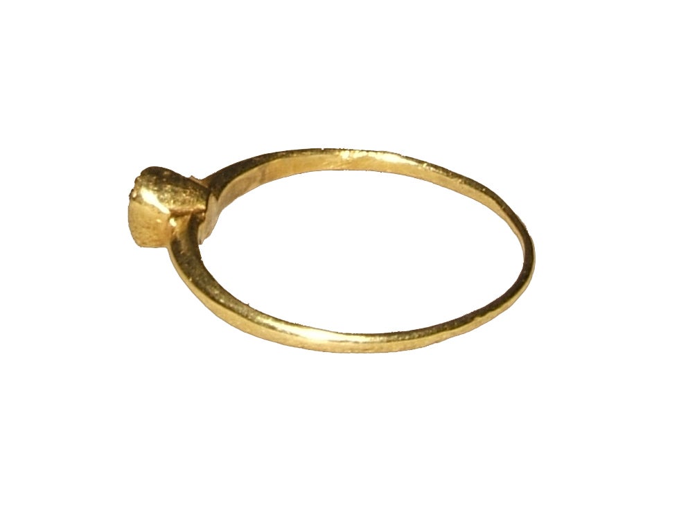 Anello medievale con pietre preziose