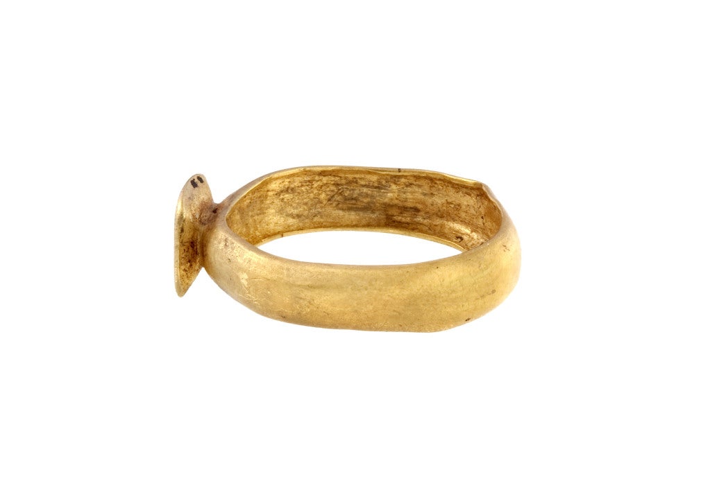 Circumference 53.8 mm.; weight 3.7 gr.; US size 6 ¾; UK size N<br />
<br />
This gold ring is engraved with the portraits of a married couple. Such rings were very popular in the early Byzantine period and often displayed the facing busts flanking