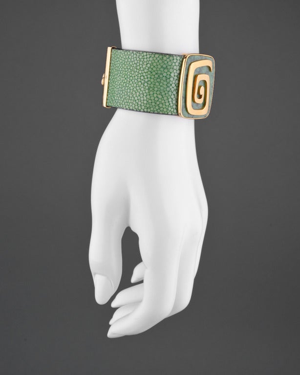 Limited edition Theme Collection green-dyed stingray cuff bracelet, centering on a rectangular cushion-shaped plaque with applied gold spiral motif on green hydrogrossular garnet, with 18k yellow gold fittings and accents, circa 2003, signed