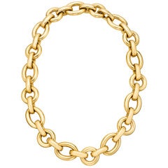 CHAUMET Gold Oval 
Round Link Necklace