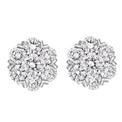 VAN CLEEF & ARPELS Diamond Cluster "Fleurette" Earstuds