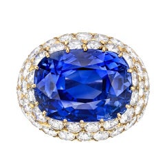Van Cleef 
Arpels 23.83 Carat Sapphire 
Diamond Cluster Ring