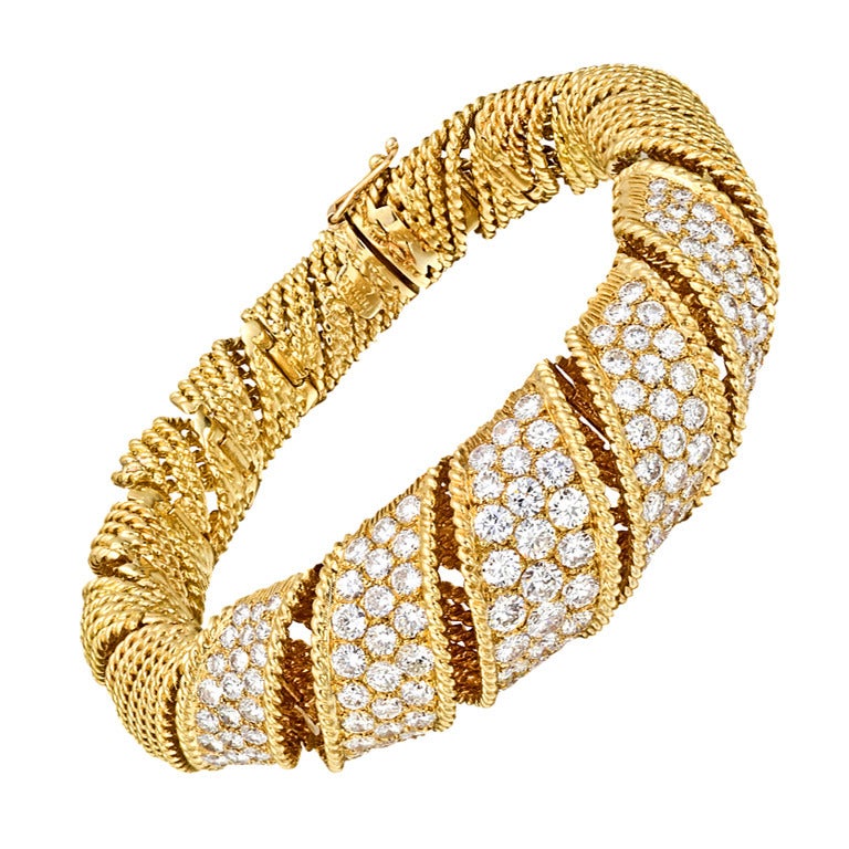 Sterlé Gold & Pavé Diamond 'Ribbon' Twist Bangle