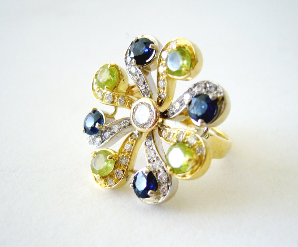 1970s European Peridot Blue Sapphire Diamond Gold Ring In Excellent Condition In Palm Springs, CA