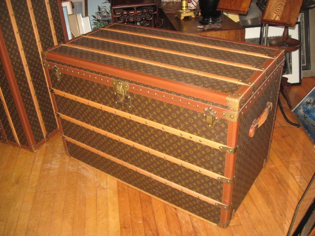 Women's Louis Vuitton Courier Vintage Trunk For Sale