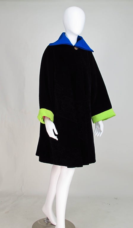 Women's Gianni Versace Couture quilted velvet swing coat