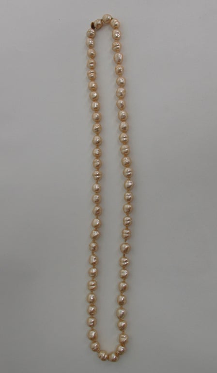 Women's Chanel large champagne baroque pearl necklace 1981