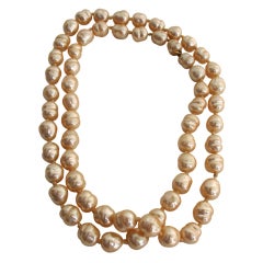 Chanel large champagne baroque pearl necklace 1981