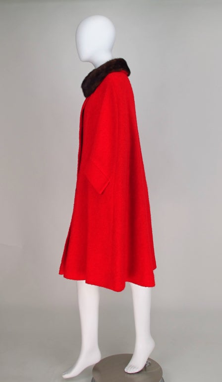 Women's Red wool boucle cape with mink fur collar 1960s