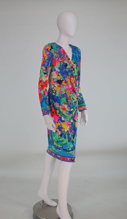 Leonard, Paris silk print surplice dress In Excellent Condition In West Palm Beach, FL