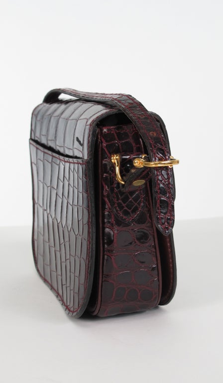 1970er Celine:: Paris bordeauxfarbene Alligatorhandtasche 2