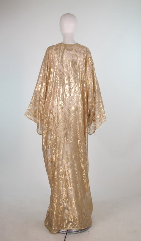 Carolyne Roehm diaphanous gold tissue brocade evening robe In New Condition In West Palm Beach, FL