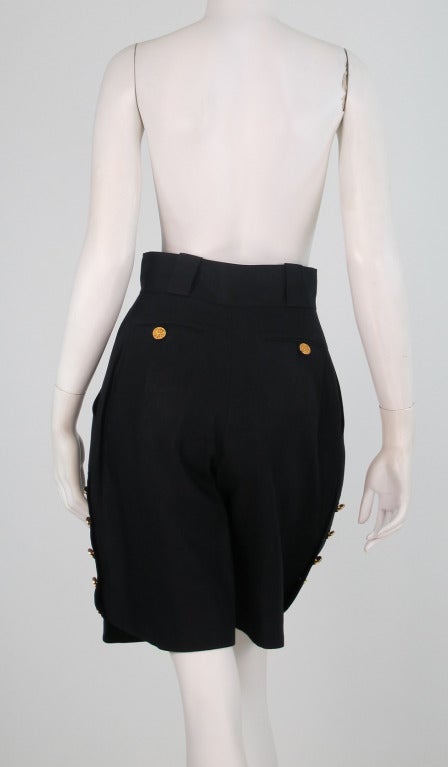 Women's Chanel black linen Bermuda length shorts