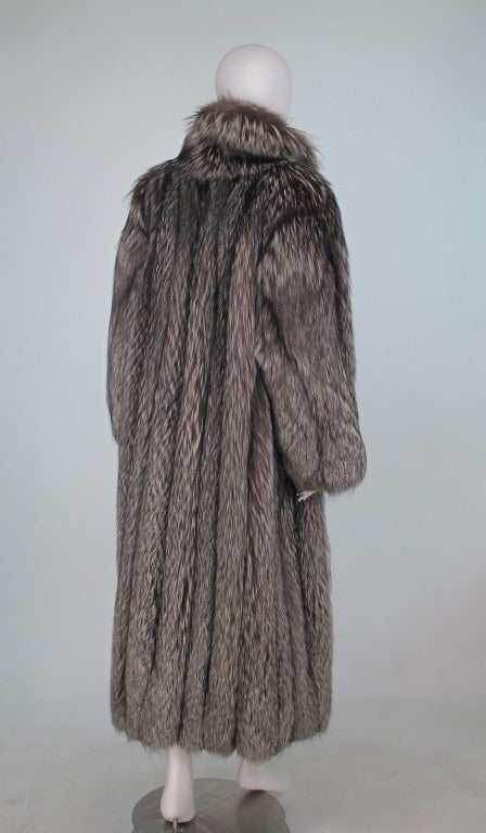 1990s Luxurious  full length silver fox fur coat In Excellent Condition In West Palm Beach, FL