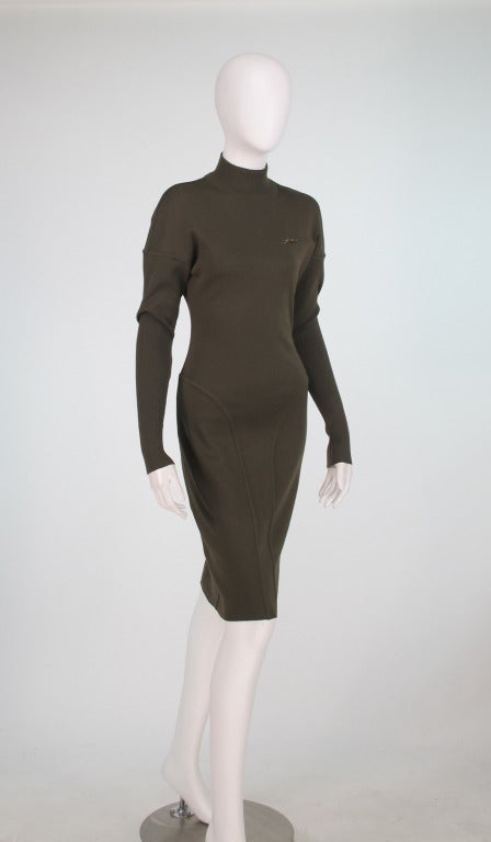 1980s Alaia wool knit dress in military green...Mock neck, dropped shoulder, long ribbed sleeved, fitted,seamed dress...Single heavy duty brass working zipper at upper left front...Marked size Large...

In excellent wearable condition...All our