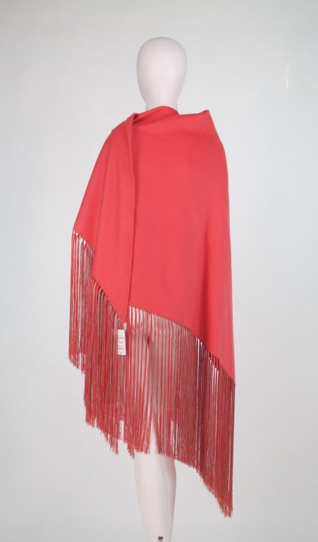Colombo coral 100% cashmere silk fringe shawl In Excellent Condition In West Palm Beach, FL