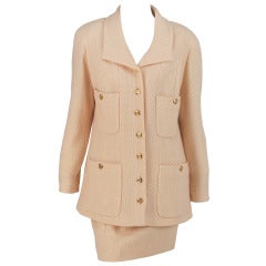 1990s Chanel ivory wool boucle suit 11