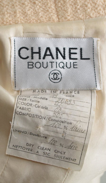 1990s Chanel ivory wool boucle suit 3
