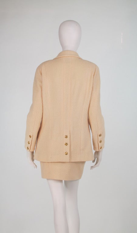 1990s Chanel ivory wool boucle suit In Excellent Condition In West Palm Beach, FL