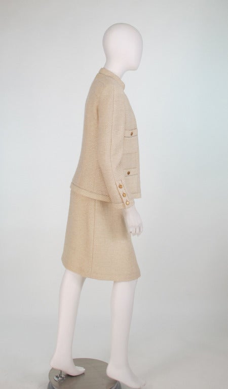 1980s Chanel ivory boucle suit with gold lurex thread In Excellent Condition In West Palm Beach, FL