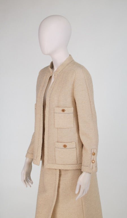 1980s Chanel ivory boucle suit with gold lurex thread 4