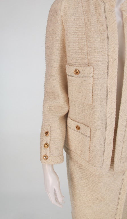 1980s Chanel ivory boucle suit with gold lurex thread 5