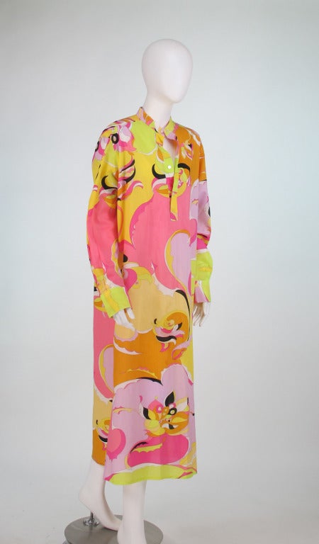 Emilio Pucci fine cotton caftan or tunic shirt...Soft fine cotton with a great Pucci print...Long sleeves with button cuffs, front button placket...Approx. lower mid calf length...

Measurements are:
Bust 44
