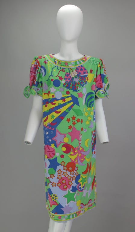If this is the season for prints...this would be the dress...Leonard, Paris Studio, from the 1980s...a print to keep you smiling...brings to mind earlier 60s prints by Peter Maxx...fine cotton knit dress printed with stars of every kind...circles