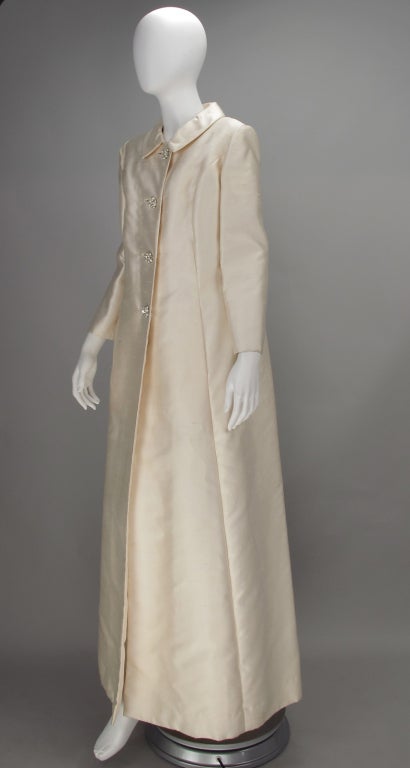 1960s Cream silk evening coat In Excellent Condition In West Palm Beach, FL