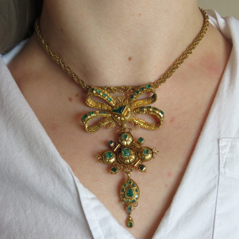 Victorian Antique Iberian Emerald Gold Bow Pendant Necklace