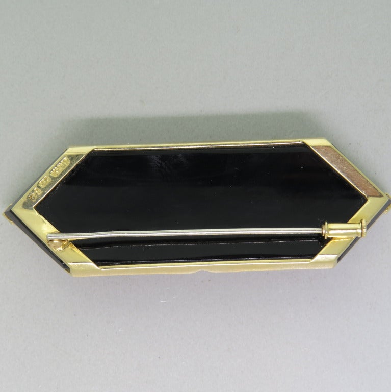Large 18k Yellow gold and onyx brooch decorated with approx. 4.80-5.00ctw white diamonds and approx. 2.20ctw fancy orange diamonds, emeralds. measurements: 78mm X 26mm ( 3 1/16