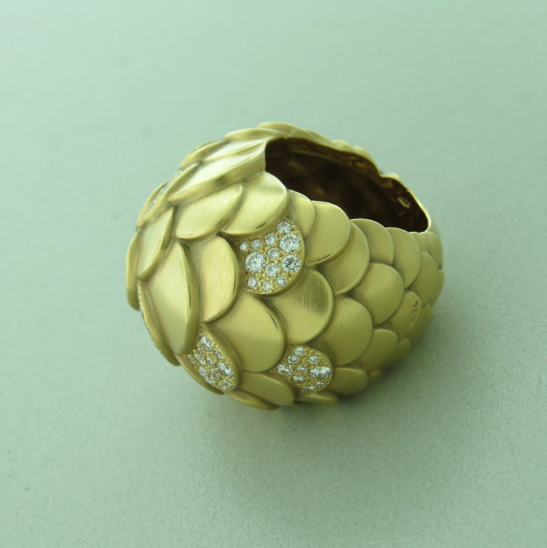 Neuer Diamantring Pomellato 18k Gold aus der Collection'S Sirene. Ringgröße 6 - 6,25, die Ringspitze ist 25 mm breit. Gezeichnet: Pomellato, 750, Italienische Goldstempel, Seriennummer. Das Gewicht beträgt 34,7 Gramm.