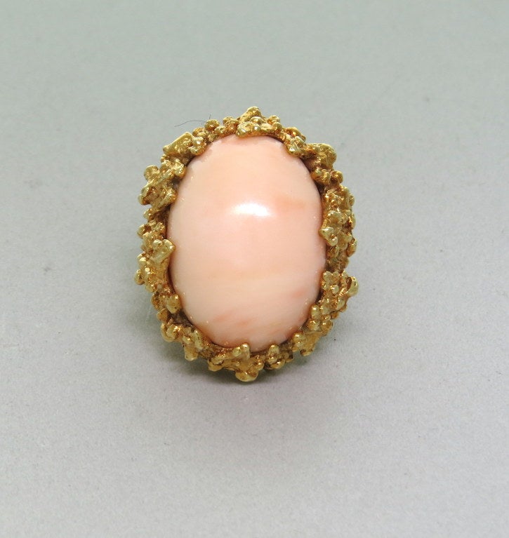 18k yellow gold, Coral, 
top of the ring 30mm X 24mm, 
ring size 6. 
weight- 35.4g