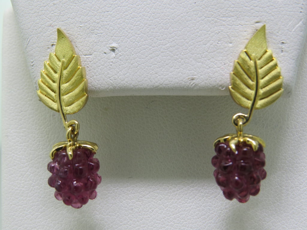 18k yellow gold adorable earrings by Tiffany & Co with carved raspberry gemstone - pink tourmaline ?  or amethyst ?