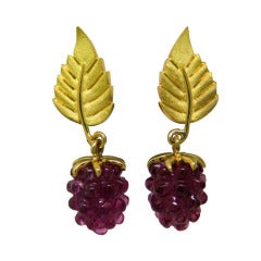 Adorable Tiffany & Co Gold Carved Gemstone Raspberry Drop Earrings