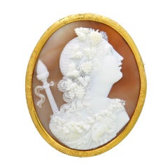 Antique Gold Large Shell Cameo Brooch